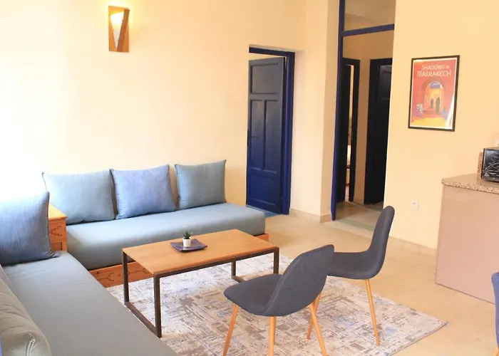Comfy Colonial Apartments