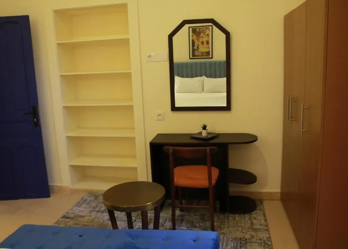 Comfy Colonial Apartments